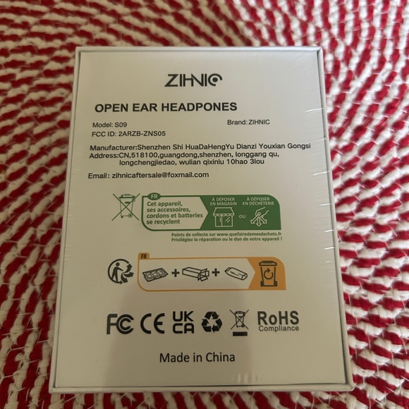 Pink Over-Ear Headphones - Picture 2 of 3